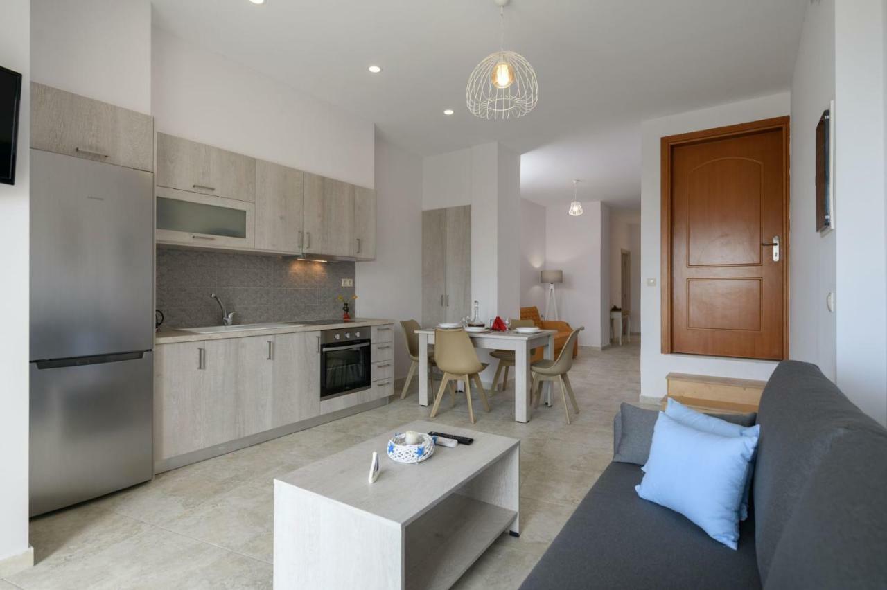 Coral Sea Apartment Kokkinos Pirgos Bagian luar foto